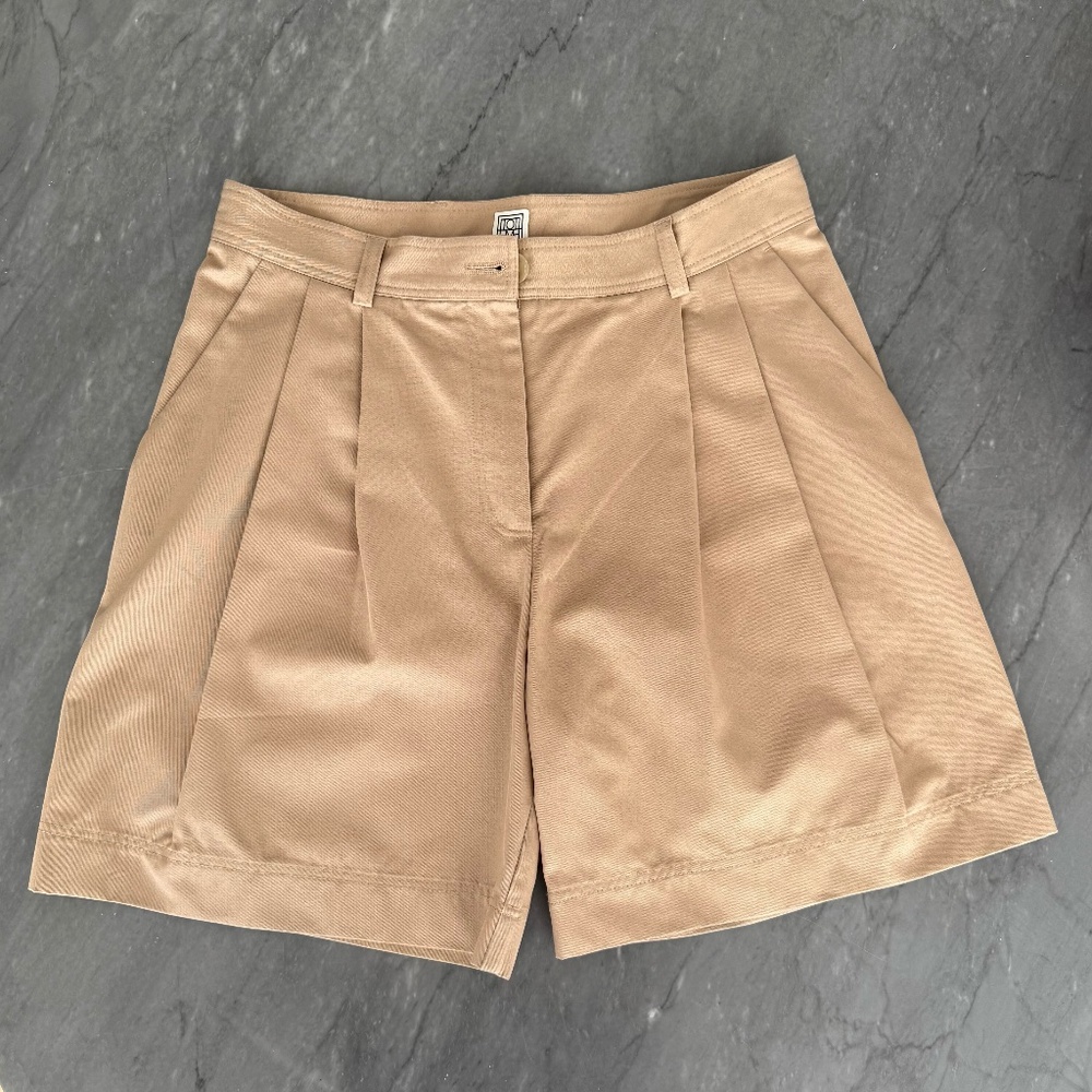Totême Pleated Tailored Shorts Beige – Size EU 36 (170/684)